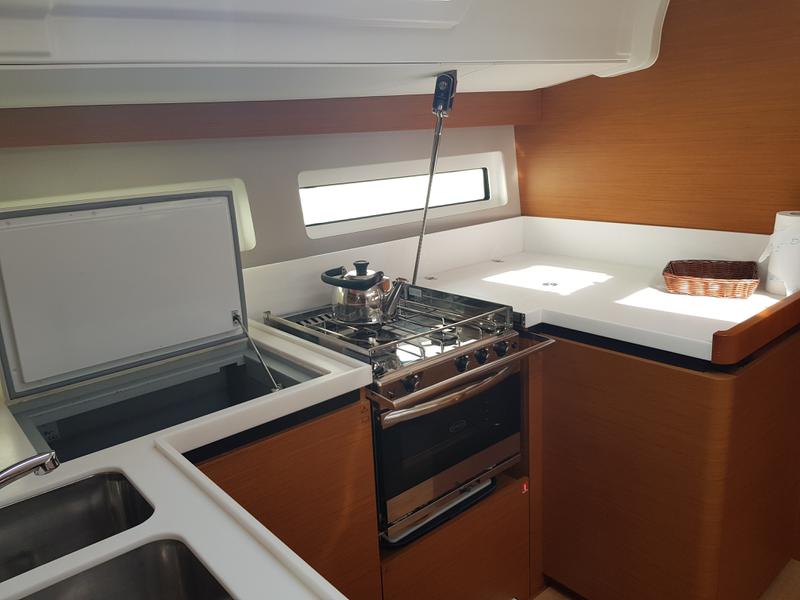 Book yachts online - sailboat - Sun Odyssey 490 - CONTIGO - rent
