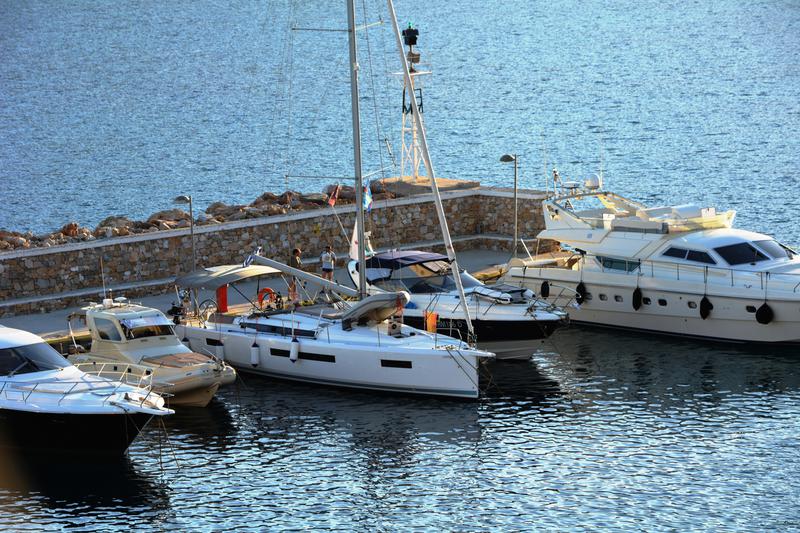 Book yachts online - sailboat - Sun Odyssey 490 - CONTIGO - rent