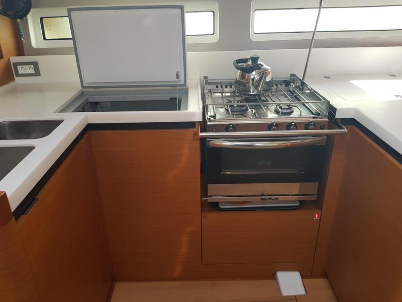 Book yachts online - sailboat - Sun Odyssey 490 - CONTIGO - rent