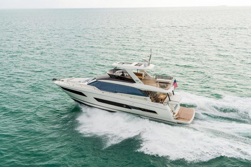 Book yachts online - motorboat - Prestige 690 - ALINA - rent