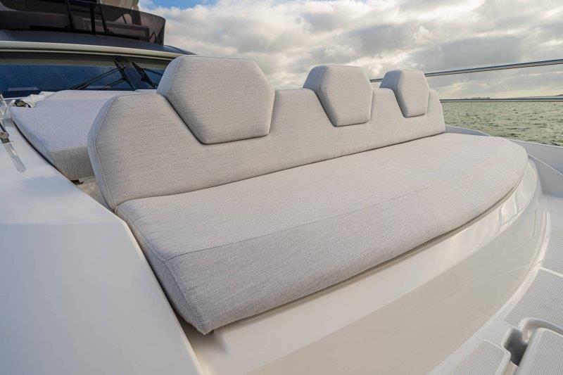 Book yachts online - motorboat - Prestige 690 - ALINA - rent