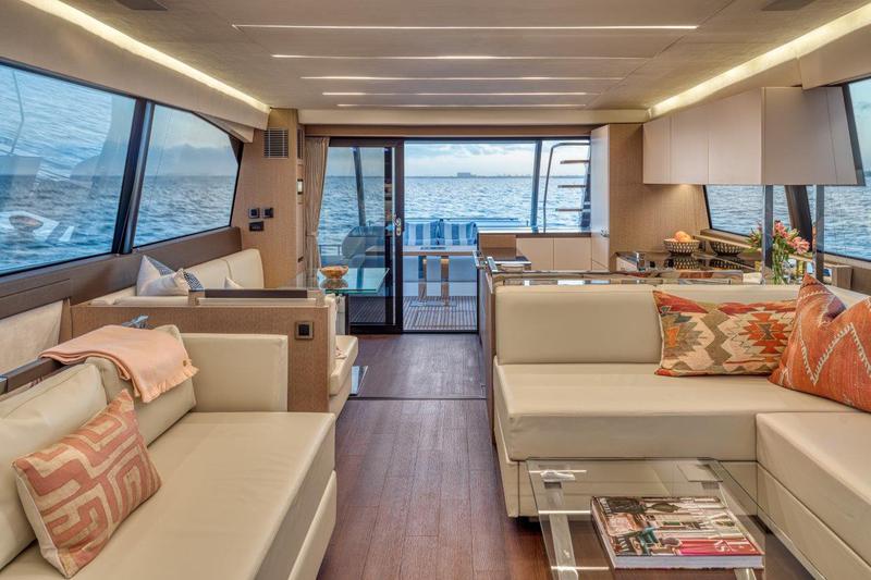 Book yachts online - motorboat - Prestige 690 - ALINA - rent