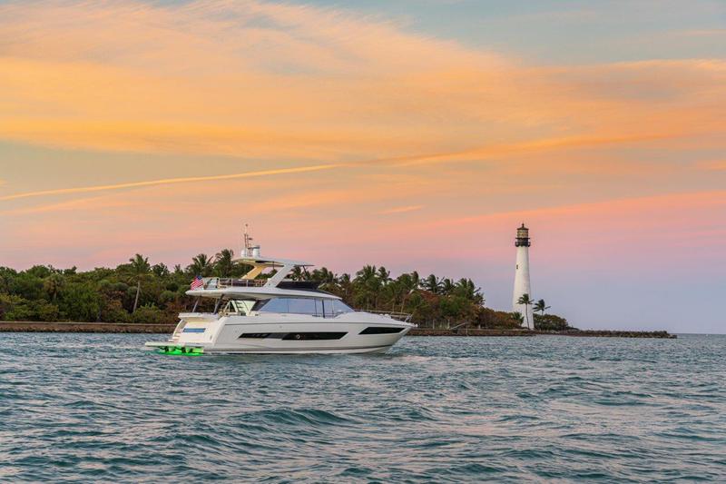 Book yachts online - motorboat - Prestige 690 - ALINA - rent