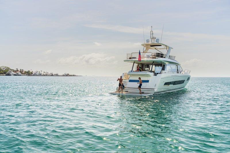 Book yachts online - motorboat - Prestige 690 - ALINA - rent