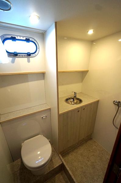 Book yachts online - motorboat - Concordia 102 AC - Freya - rent