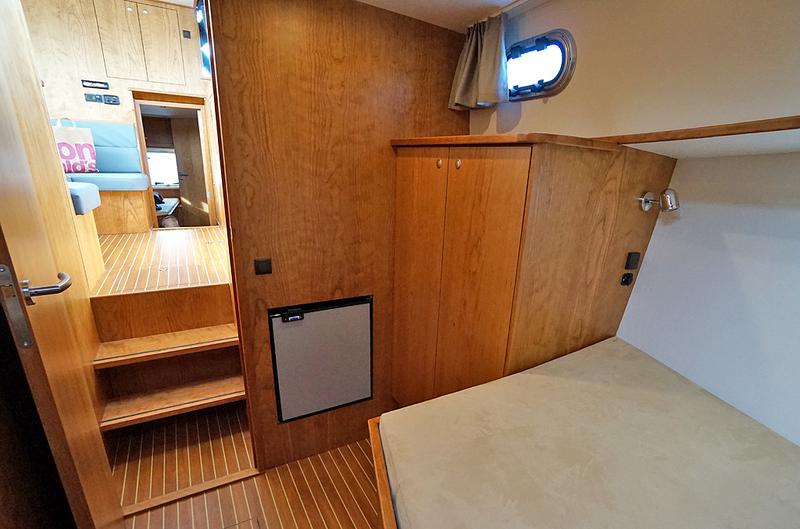 Book yachts online - motorboat - Concordia 102 AC - Freya - rent