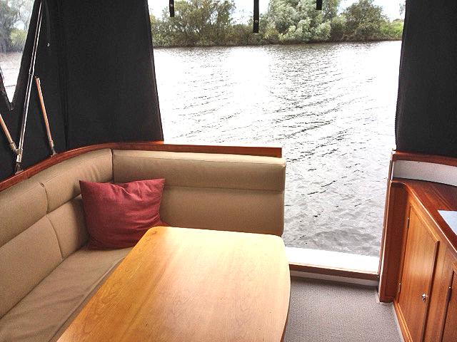 Book yachts online - motorboat - Passion 880 OC - Niörd - rent