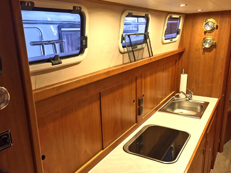 Book yachts online - motorboat - Passion 880 OC - Niörd - rent