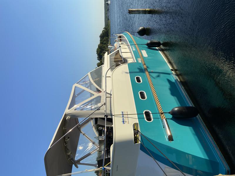 Book yachts online - motorboat - Concordia 108AC - Laura Marie - rent