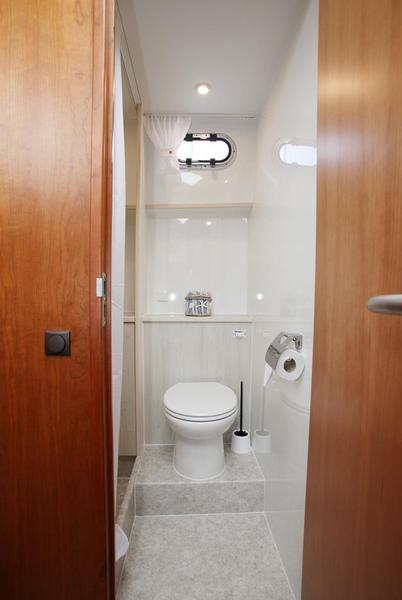 Book yachts online - motorboat - Concordia 108AC - Laura Marie - rent