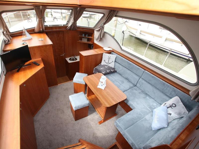 Book yachts online - motorboat - Concordia 108AC - Laura Marie - rent