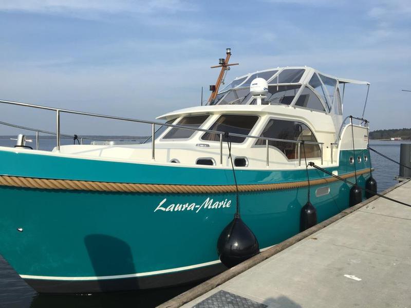 Book yachts online - motorboat - Concordia 108AC - Laura Marie - rent