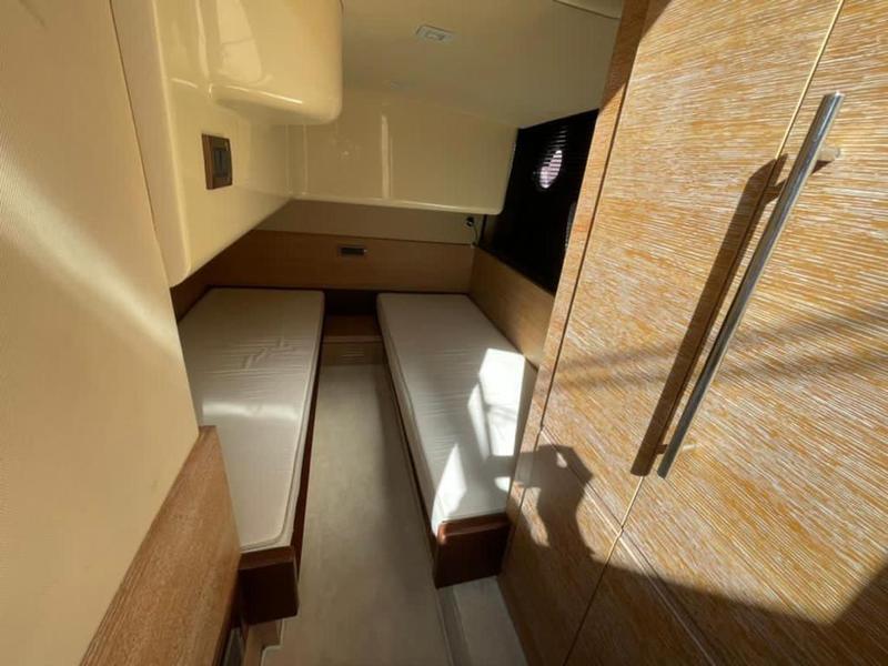 Book yachts online - motorboat - Azimut 47 - Kecalu 3 - rent