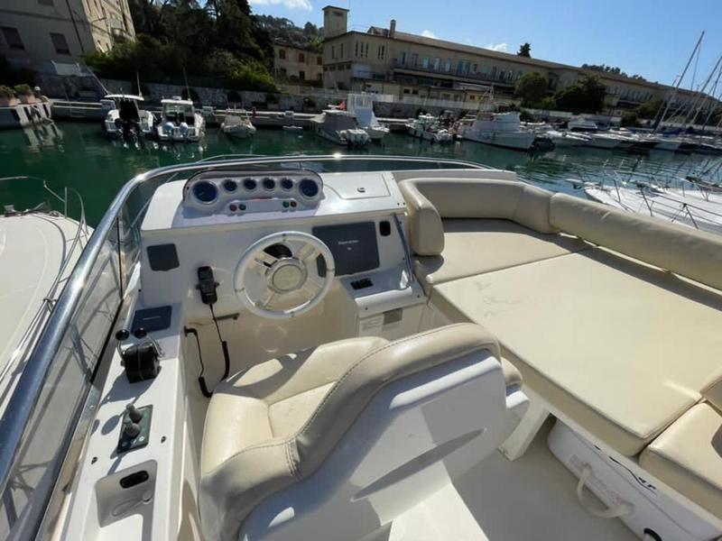 Book yachts online - motorboat - Azimut 47 - Kecalu 3 - rent