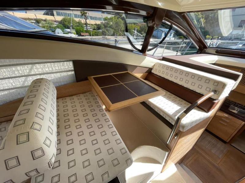 Book yachts online - motorboat - Azimut 47 - Kecalu 3 - rent