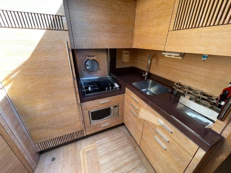 Book yachts online - motorboat - Azimut 47 - Kecalu 3 - rent