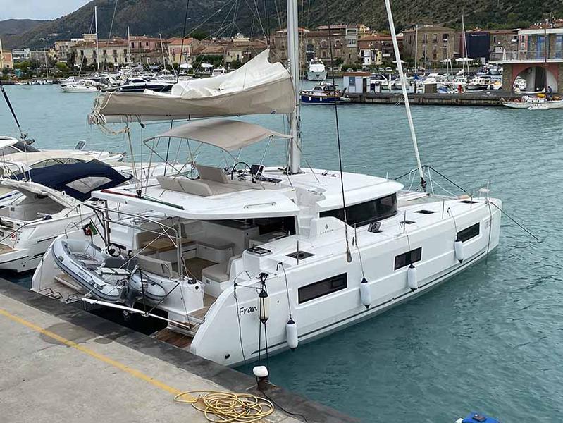 Book yachts online - catamaran - Lagoon 46 - Franci - rent