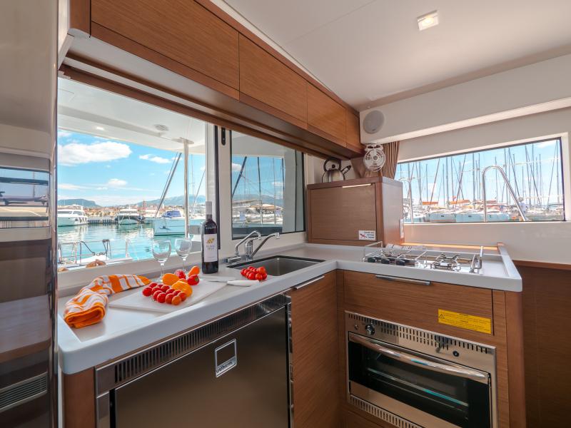 Book yachts online - catamaran - Lagoon 40 - BLUE EYES with AC - rent