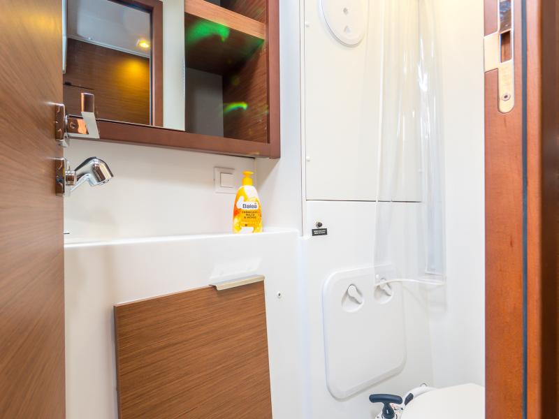 Book yachts online - catamaran - Lagoon 40 - BLUE EYES with AC - rent