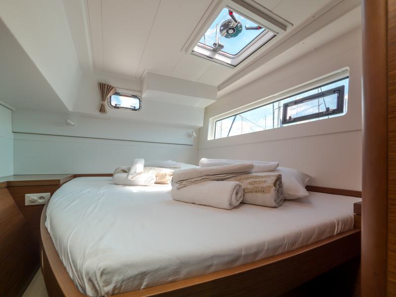 Book yachts online - catamaran - Lagoon 40 - BLUE EYES with AC - rent