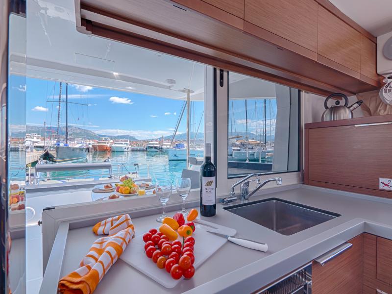 Book yachts online - catamaran - Lagoon 40 - BLUE EYES with AC - rent