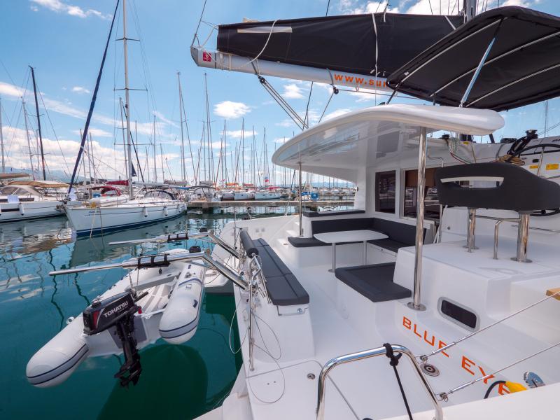 Book yachts online - catamaran - Lagoon 40 - BLUE EYES with AC - rent