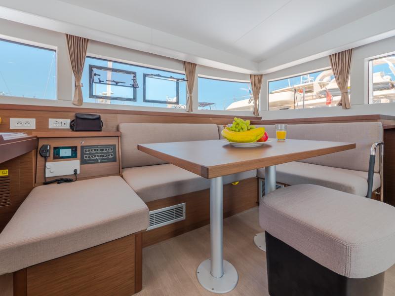 Book yachts online - catamaran - Lagoon 40 - BLUE EYES with AC - rent