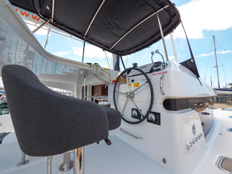 Book yachts online - catamaran - Lagoon 40 - BLUE EYES with AC - rent