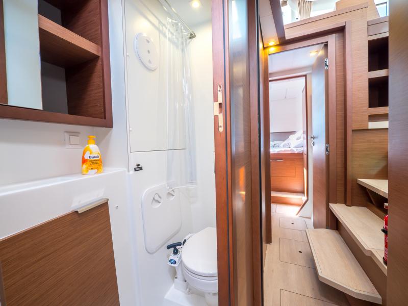 Book yachts online - catamaran - Lagoon 40 - BLUE EYES with AC - rent