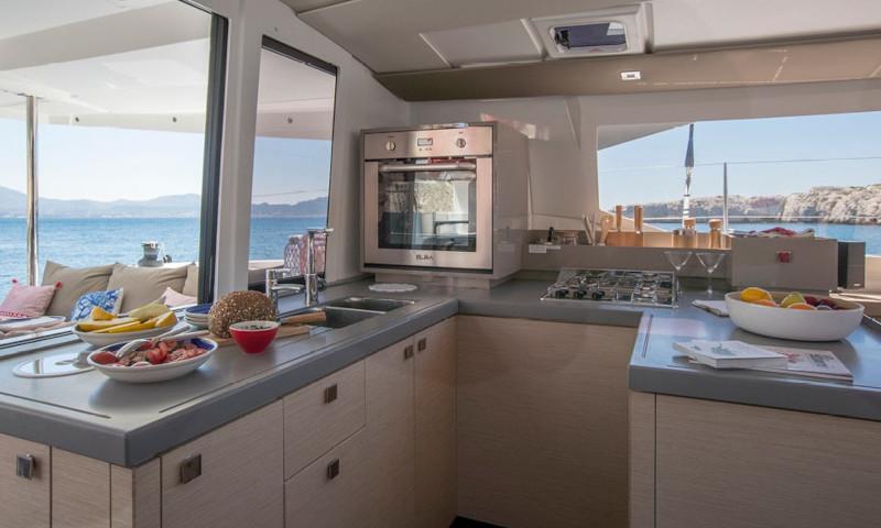 Book yachts online - catamaran - Astréa 42 - no name - rent