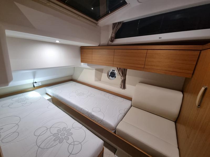 Book yachts online - motorboat - Greenline 40 - Lady ELMA - rent