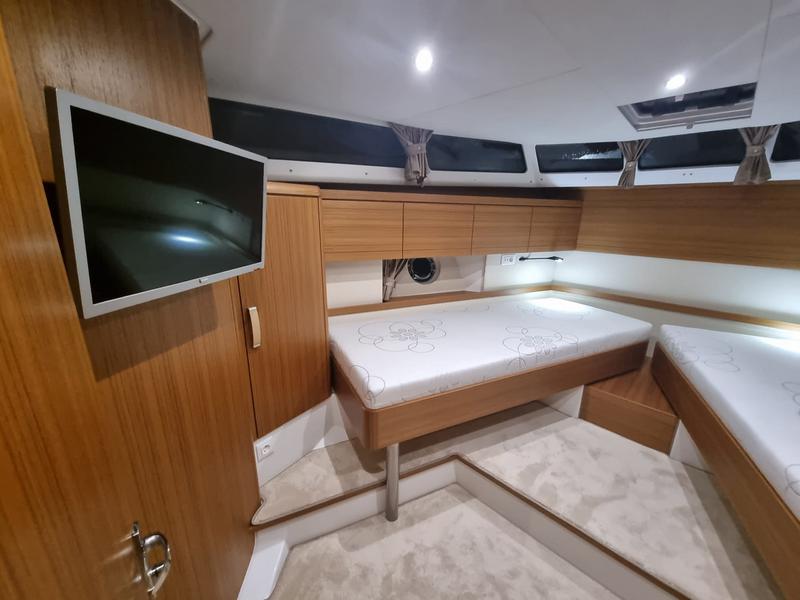 Book yachts online - motorboat - Greenline 40 - Lady ELMA - rent