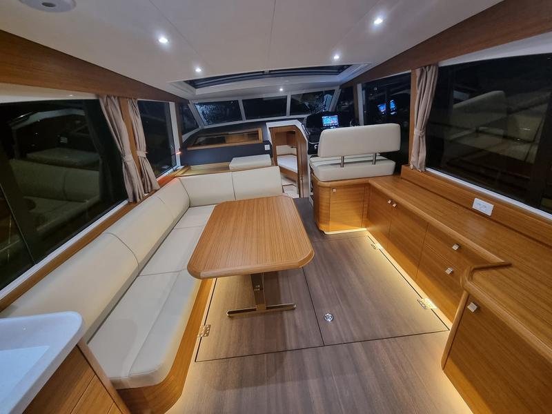 Book yachts online - motorboat - Greenline 40 - Lady ELMA - rent
