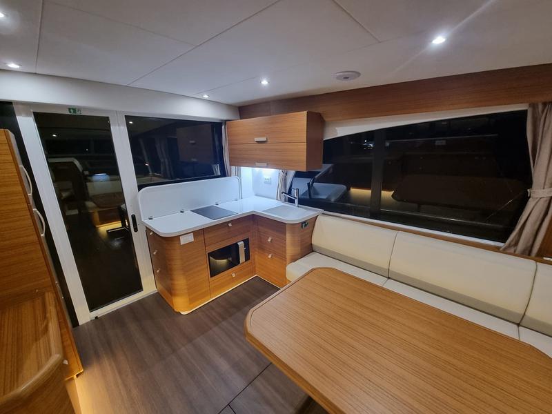 Book yachts online - motorboat - Greenline 40 - Lady ELMA - rent