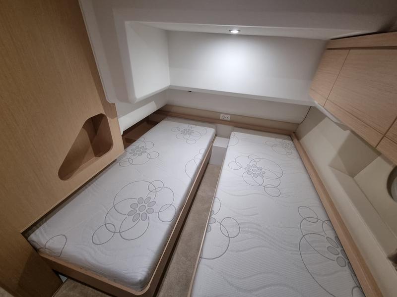 Book yachts online - motorboat - Greenline 40 - Astoria - rent