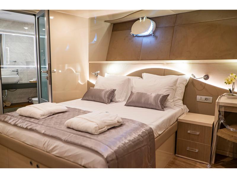 Book yachts online - motorboat - Motoryacht Roko - Roko - rent