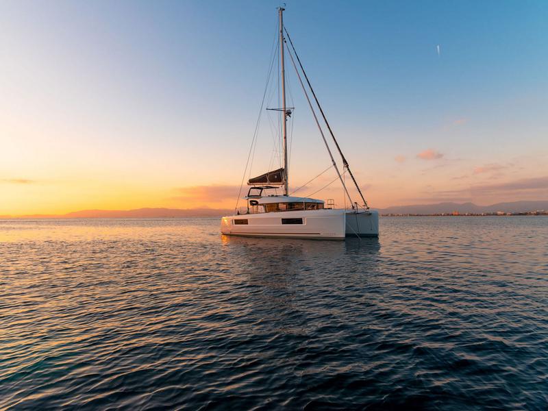 Book yachts online - catamaran - Lagoon 40 - Discovery II - rent