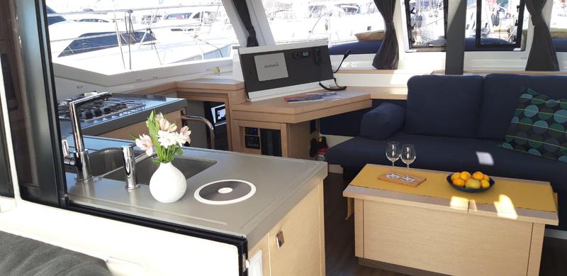Book yachts online - catamaran - Lucia 40 - NALA -AC and generator - rent
