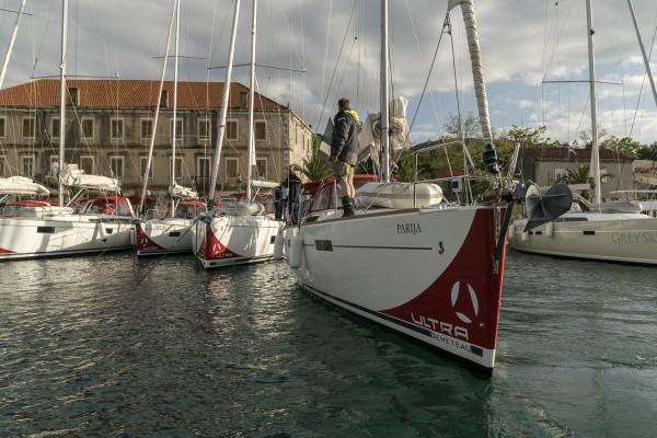 Book yachts online - sailboat - Oceanis 45 - PARIJA - rent