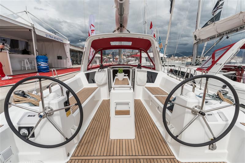 Book yachts online - sailboat - Oceanis 38.1 - MAJANO - rent