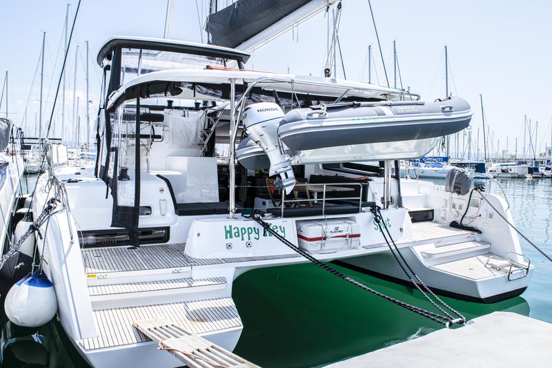 Book yachts online - catamaran - Lagoon 42 (2020) equipped with generator, A/C (saloon+cabins),water maker, microwave oven with grill - HAPPY KEY - rent
