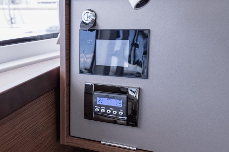 Book yachts online - catamaran - Lagoon 42 (2020) equipped with generator, A/C (saloon+cabins),water maker, microwave oven with grill - HAPPY KEY - rent