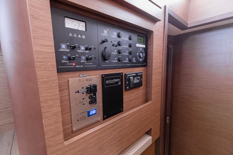 Book yachts online - catamaran - Lagoon 42 (2020) equipped with generator, A/C (saloon+cabins),water maker, microwave oven with grill - HAPPY KEY - rent