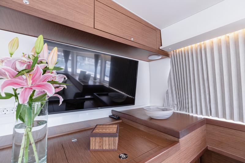 Book yachts online - catamaran - Lagoon 42 (2020) equipped with generator, A/C (saloon+cabins),water maker, microwave oven with grill - HAPPY KEY - rent