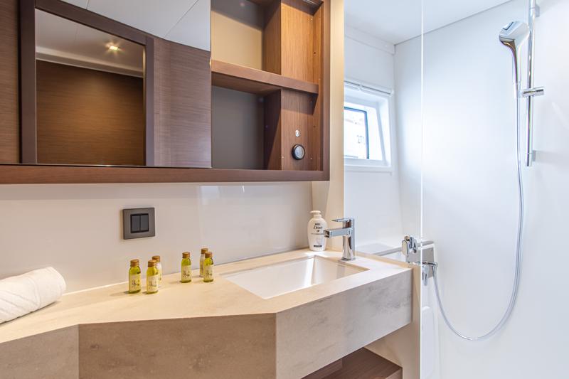 Book yachts online - catamaran - Lagoon 46 (2021) powered by GIN HVAR equipped with generator, A/C (saloon+cabins), ice maker, dishwasher, 2 electric scooter, knee board, 2 SUP, donut, snorkelling equipment - QUEEN NIKA - rent