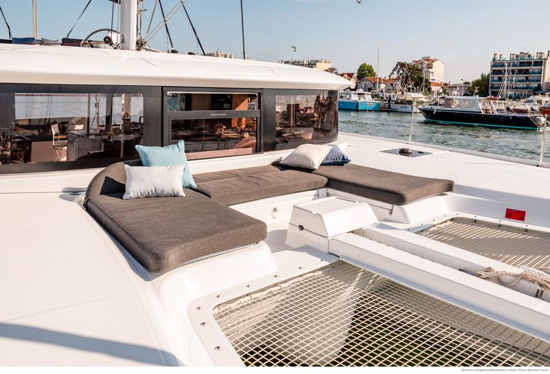 Book yachts online - catamaran - Lagoon 46 (2021) powered by GIN HVAR equipped with generator, A/C (saloon+cabins), ice maker, dishwasher, 2 electric scooter, knee board, 2 SUP, donut, snorkelling equipment - QUEEN NIKA - rent