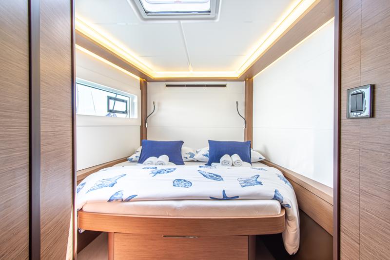 Book yachts online - catamaran - Lagoon 46 (2021) powered by GIN HVAR equipped with generator, A/C (saloon+cabins), ice maker, dishwasher, 2 electric scooter, knee board, 2 SUP, donut, snorkelling equipment - QUEEN NIKA - rent