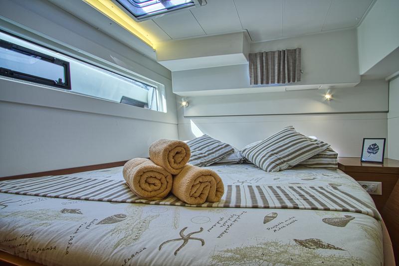 Book yachts online - catamaran - Lagoon 40 (2020) equipped with a/c (salon), generator - LIQUID SPIRIT - rent