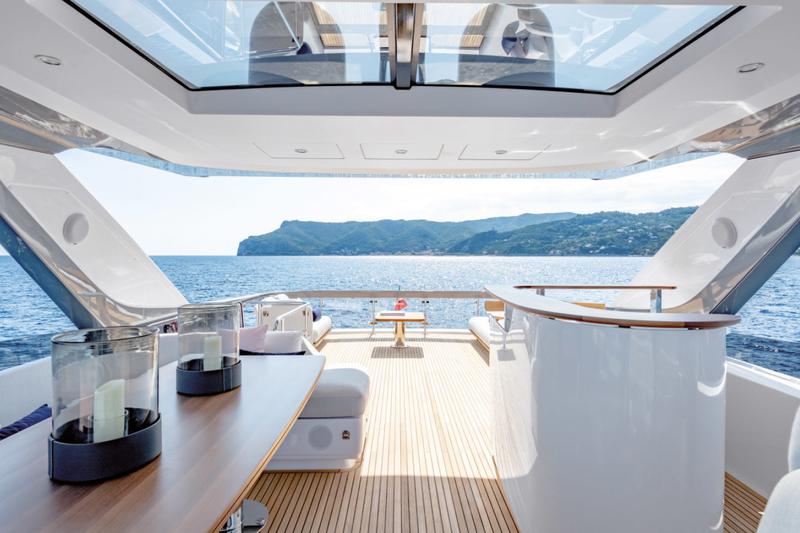 Book yachts online - motorboat - Azimut 78 Fly - PREWI - rent