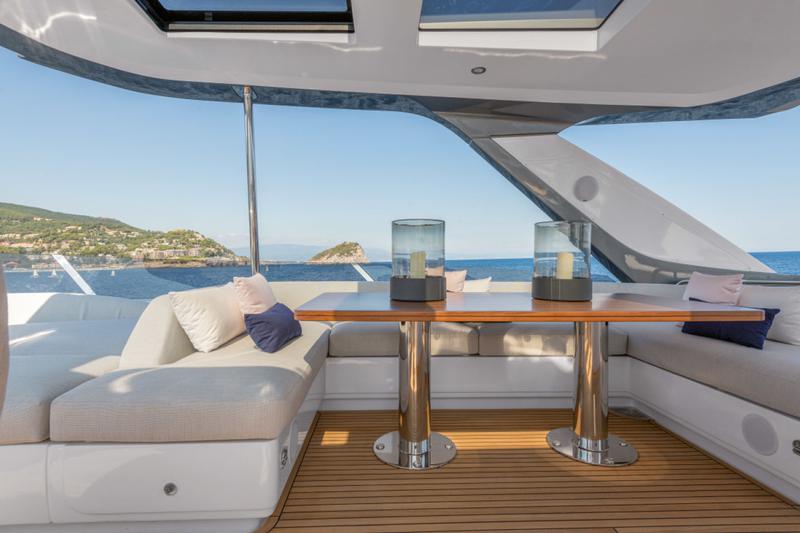 Book yachts online - motorboat - Azimut 78 Fly - PREWI - rent